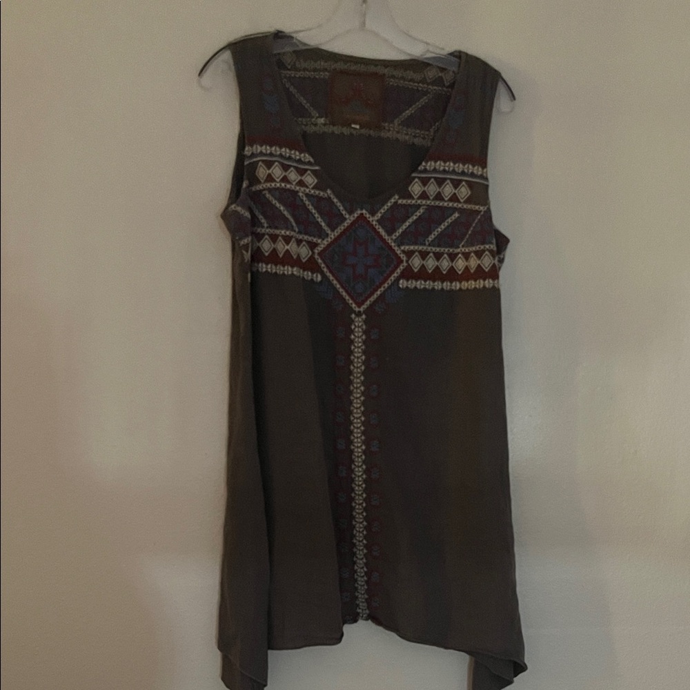 Johnny Was Dark grey embroidered sleeveless dress . It’s linen,comfy , size M